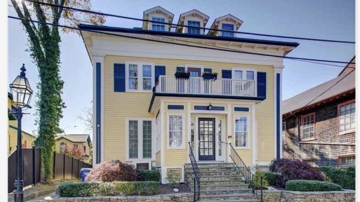 Historic Hill House | Downtown Hillside Bungalow