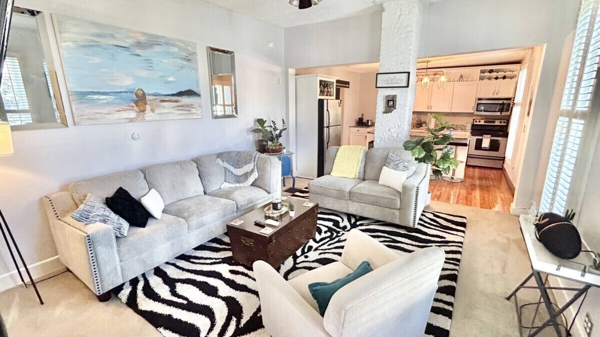 Downtown Indianapolis House | Downtown House w/King Bed-Parking-Bars-Restaurants