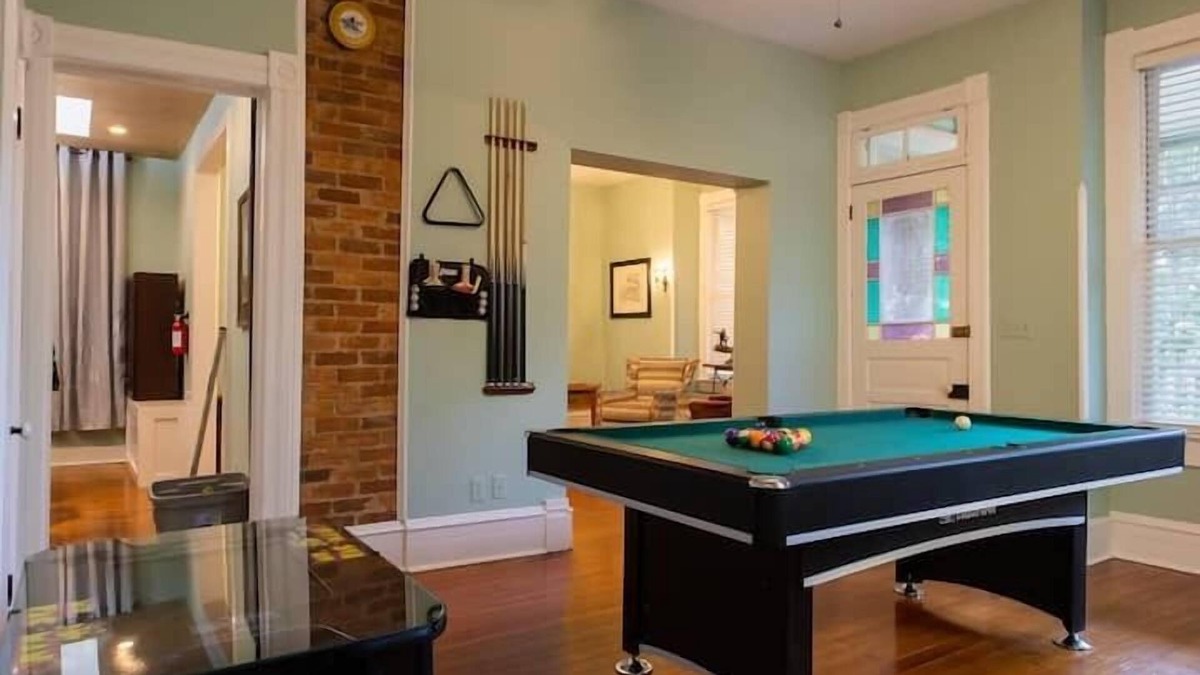 Eureka Springs Historic District House | Downtown House w/Parking! On Spring St, Sleeps 8!