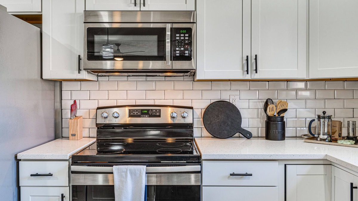 Fountain Square Cottage | Downtown Indianapolis Home ~ 3 Mi to Canal Walk!