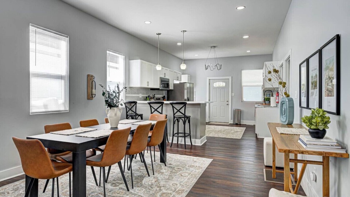 Indianapolis Apartment | Downtown Indy 3 EnSuite on Main Floor~Sleeps 15