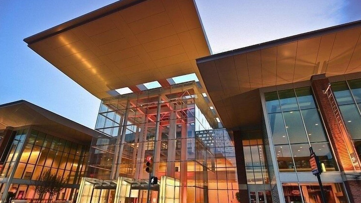 Mile Square Apartment | Downtown Indy King Suite Lucas Oil Conv Center Skywalk#1