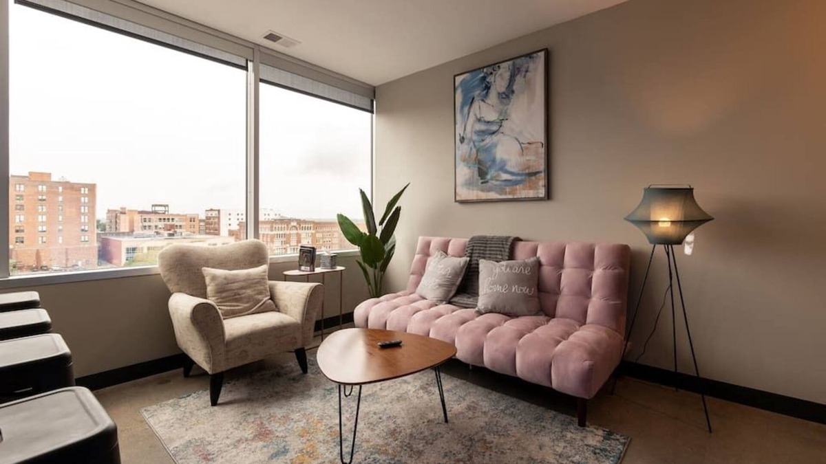 Downtown Kansas City Apartment | Downtown KC 2 Bedroom King/Queen/Sports Complex