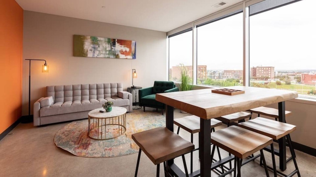 Downtown Kansas City Apartment | Downtown KC 2 Bedroom King/Queen Stunning View