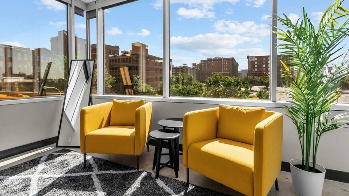 Downtown Kansas City Apartment | Downtown KC Corner Studio King Bed Fantastic Views