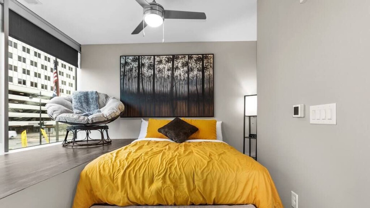 Downtown Kansas City Apartment | Downtown KC Studio City Views GYM/Basketball