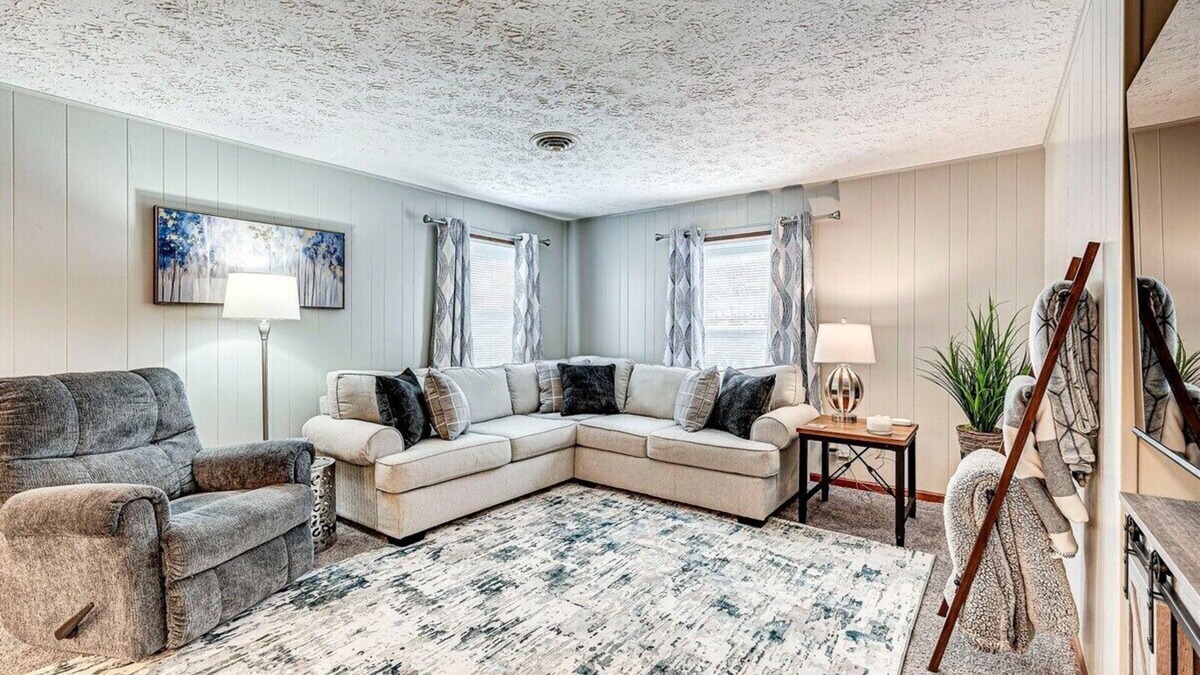 Lebanon House | Downtown Lebanon: Cozy Retreat, Prime Location