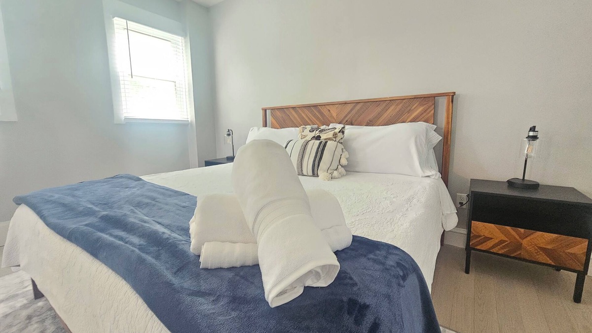 Yachting Village House | Downtown living 3 bed 3rd fl