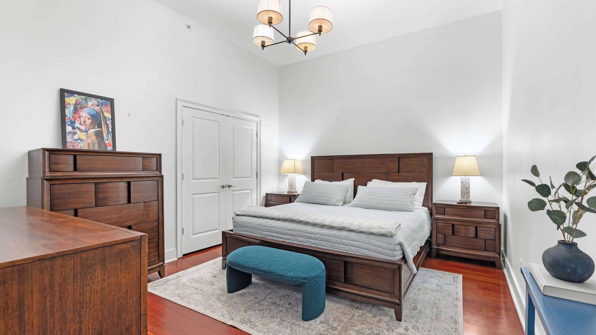 Historic District - North Apartment | Downtown Loft- Steps away from Plant Riverside!
