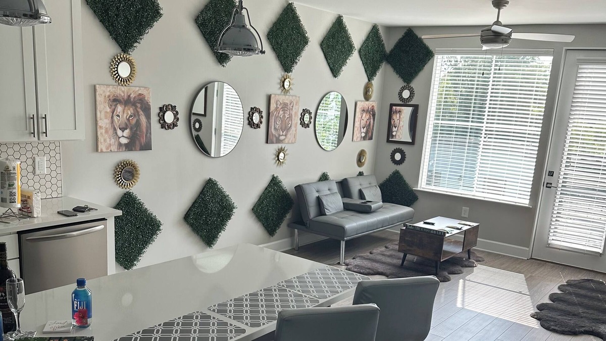 Eastside Condo | Downtown "Luxurious" Condo Hideaway in located 5 mins from River Street!