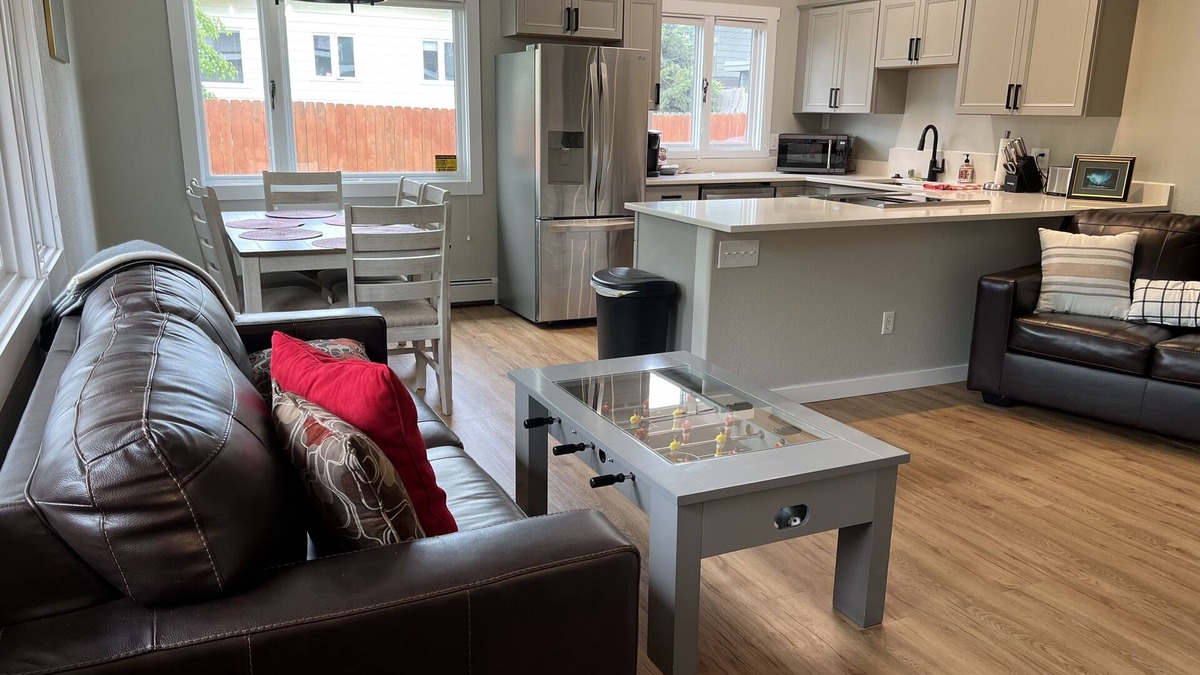 South Addition House | Downtown Luxury Sleep Number Beds near West Chester & Coastal Trail. Sleeps 4-6