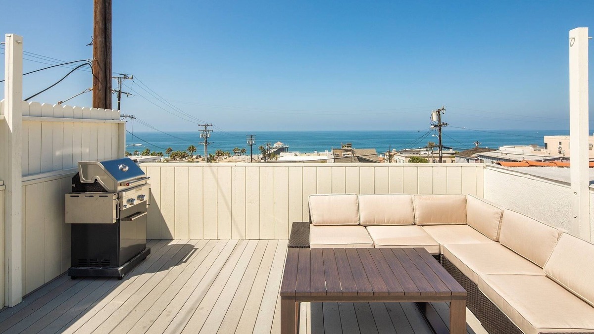 The Strand Apartment | Downtown Manhattan Beach Getaway, Ocean Views, Walk to Beach and Restaurants!