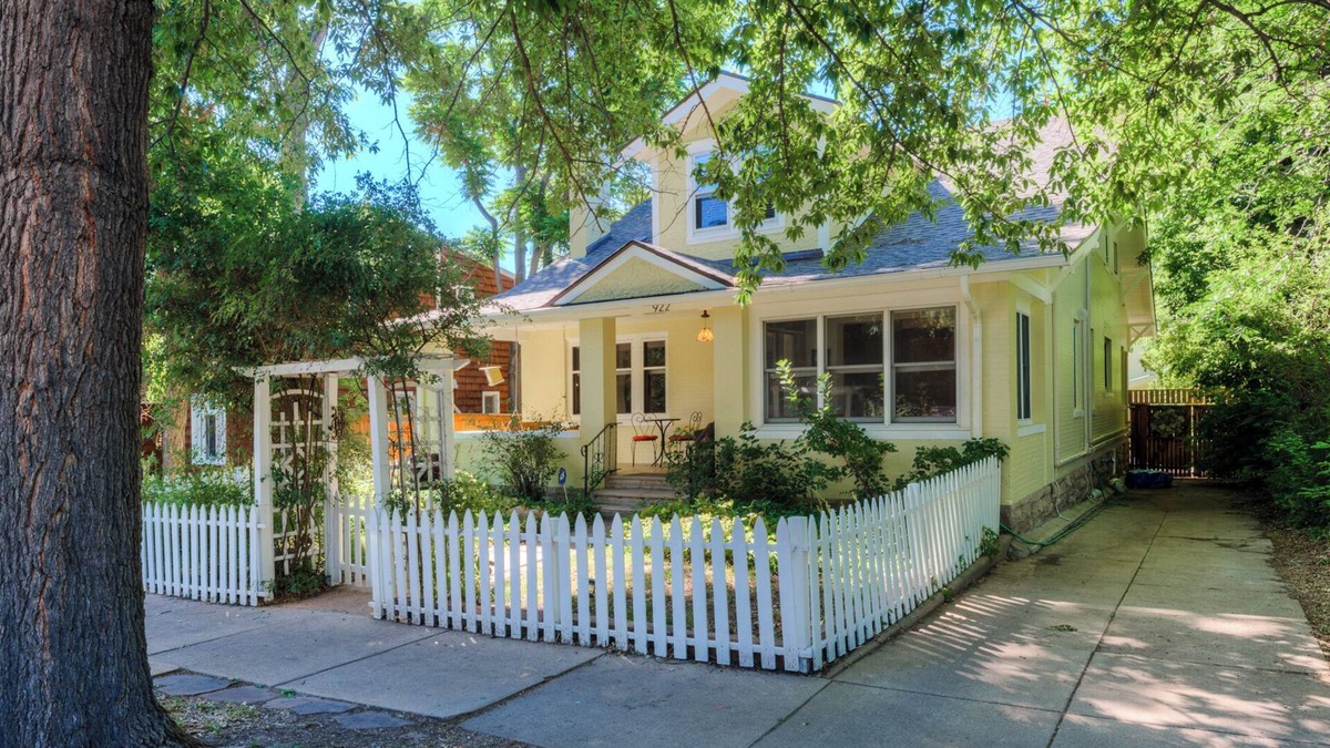 Downtown House | Downtown Marvel in unbeatable location!