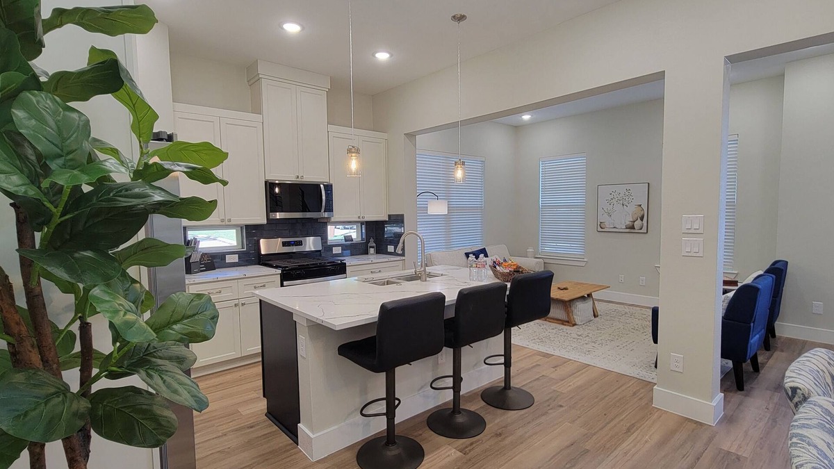McKinney House | Downtown McKinney Townhouse, walking distance to the Historic District !