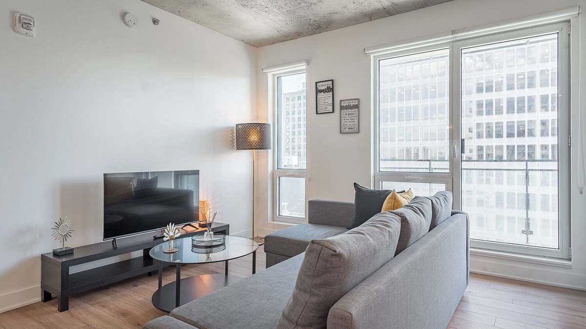 Quartier des Spectacles Apartment | Downtown Montreal 1BR | Sleeps 4