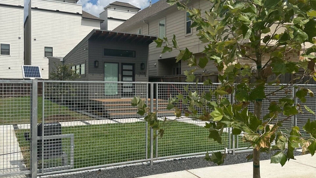Washington Ave./ Memorial Park House | Downtown Newbuild. Quiet Neighborhood Close To Everything!
