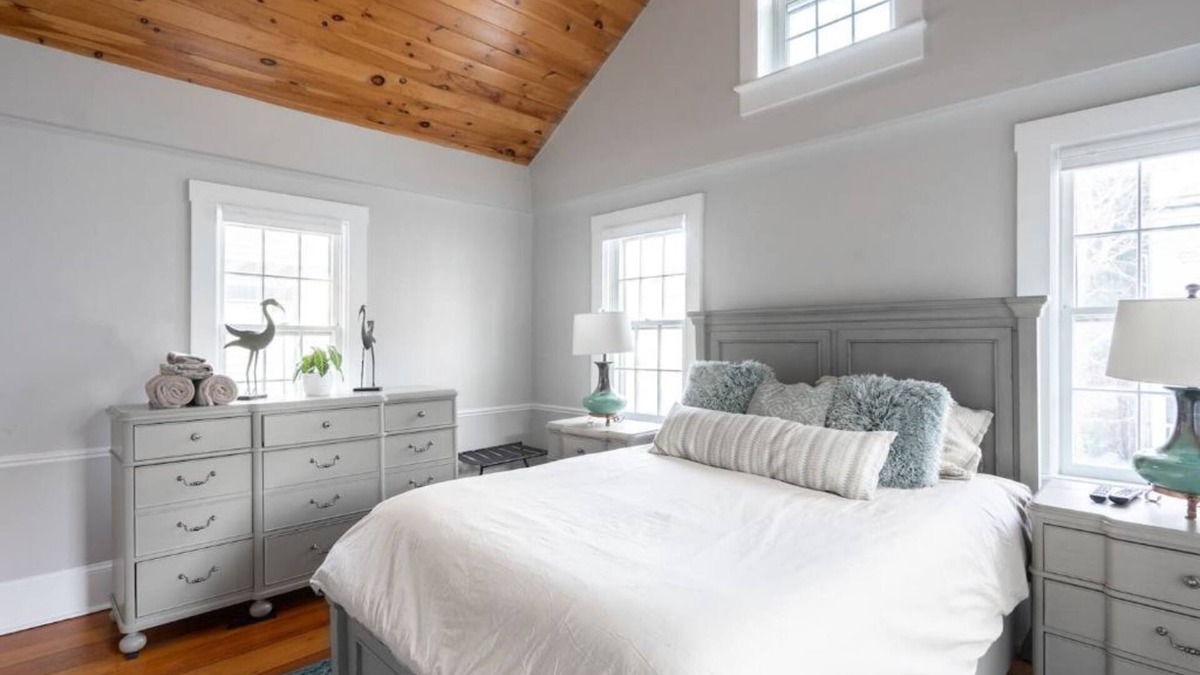 Historic Hill House | Downtown Newport- Newly Remodeled Historic House