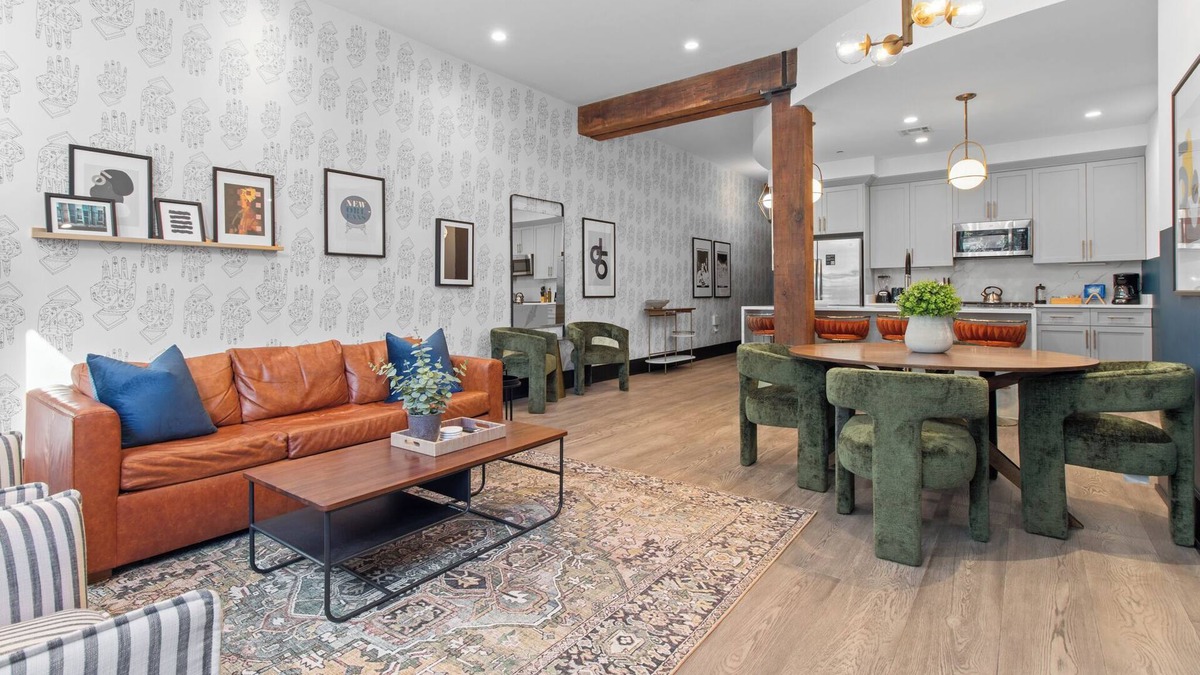Central Business District Hotel | Downtown NOLA Luxury Rooftop Pool Sleeps 6