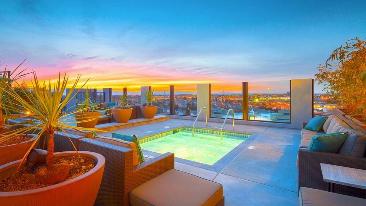 Mosswood Apartment | Downtown Oakland Experience