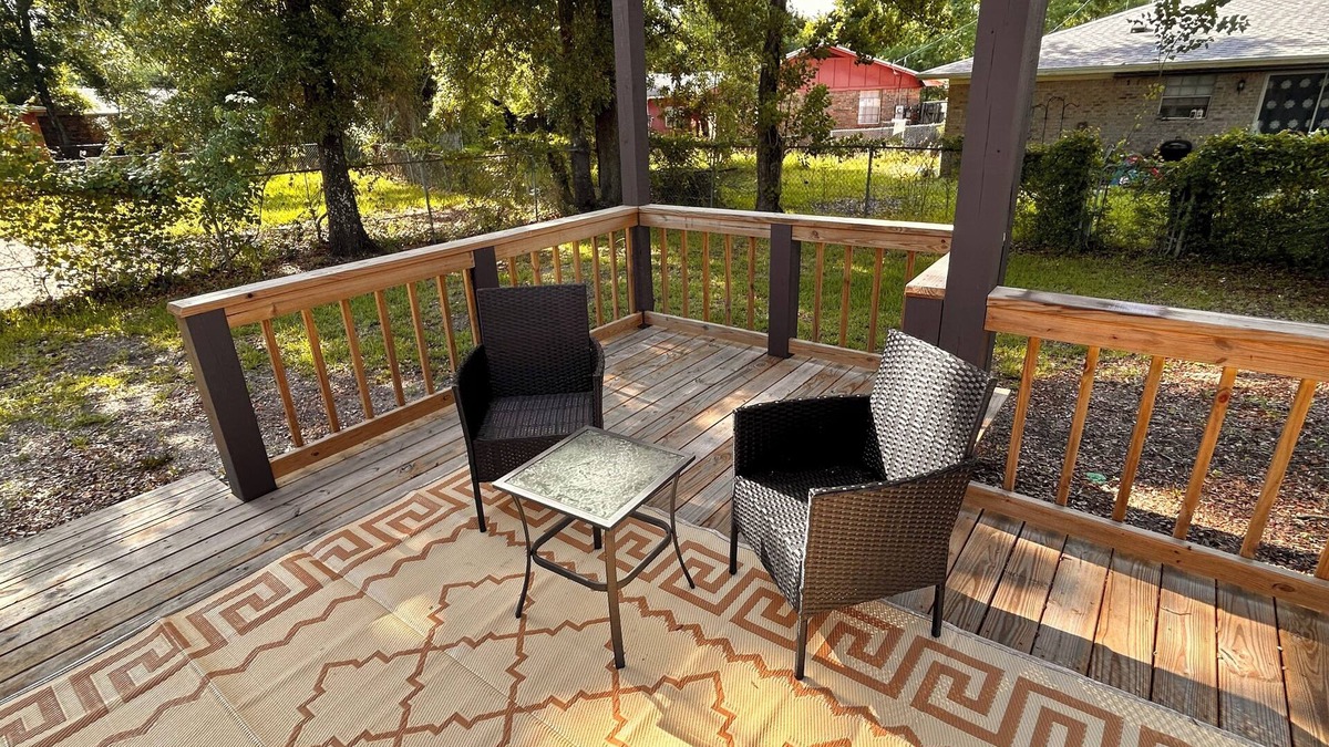 Myrtle Grove House | Downtown Pensacola 70's bungalow