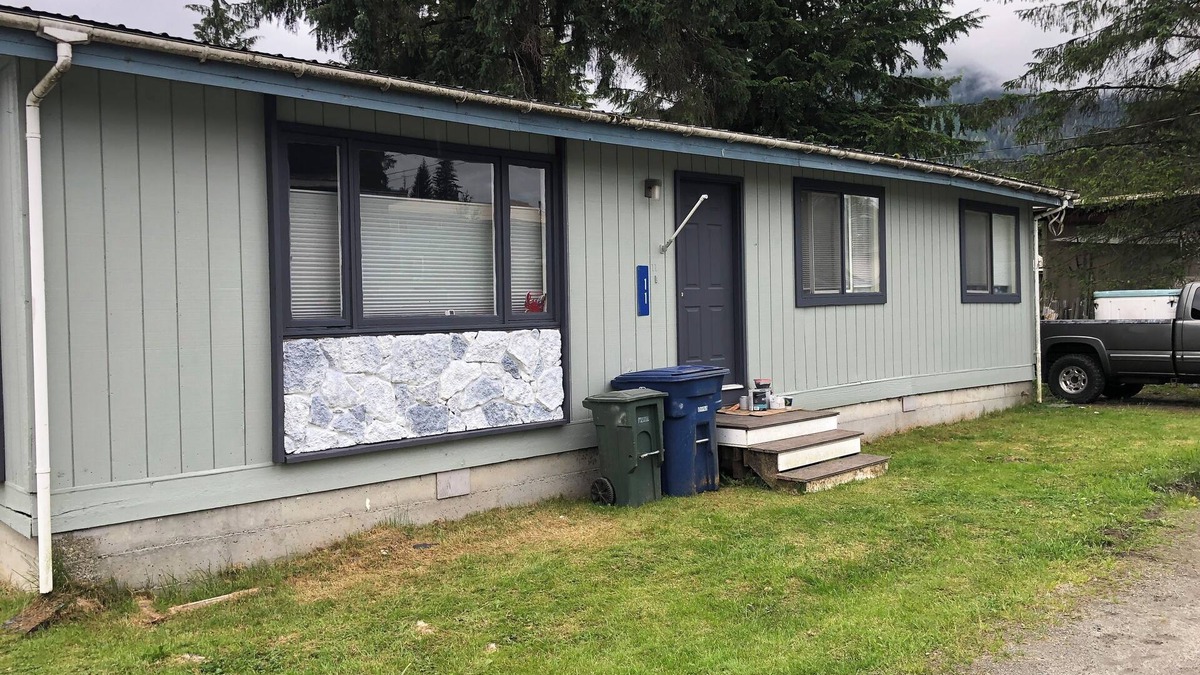 Petersburg House | Downtown Petersburg 3-bedroom home in the heart of a charming fishing town!