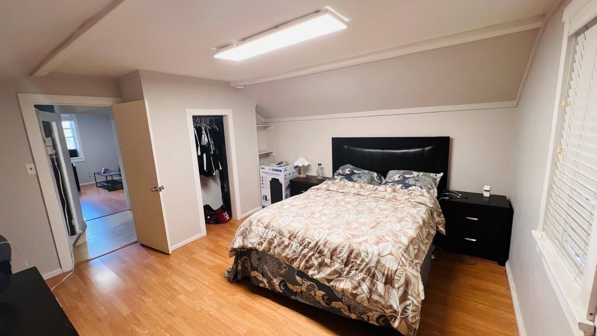 Medicine Hat House | Downtown Private Loft