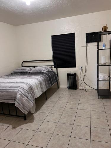 Garfield Apartment | Downtown Purple Apartment