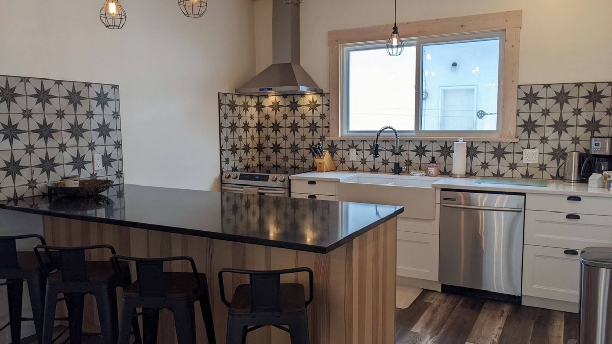 Revelstoke House | Downtown Renovated Classic Ski Home