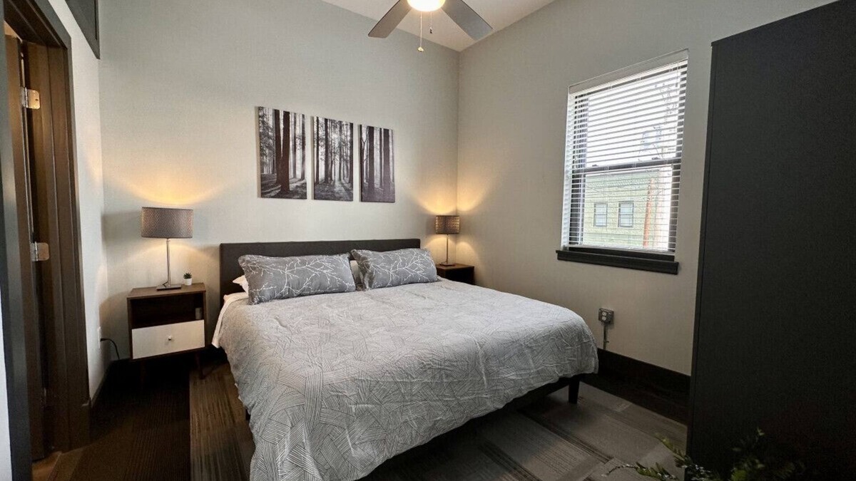 Roanoke Apartment | Downtown Rooftop Apt- Walkable, Private, Modern
