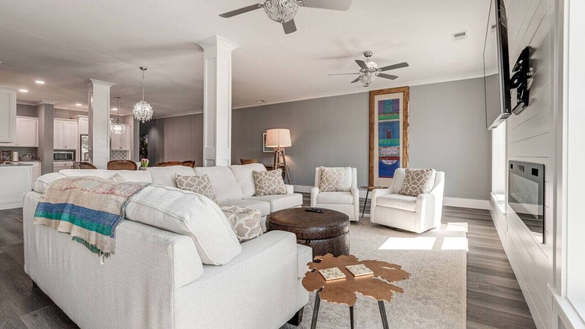 Smithville Apartment | Downtown's NEWEST AIRBNB "THE FIDDLE" !
