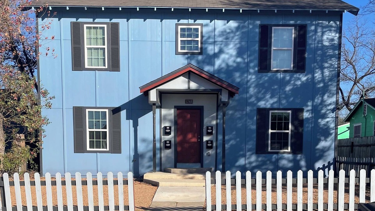Highland Park Apartment | Downtown San Antonio/Highland Park, Cozy 1-bedroom,WiFi, AC, washer/dryer, #102