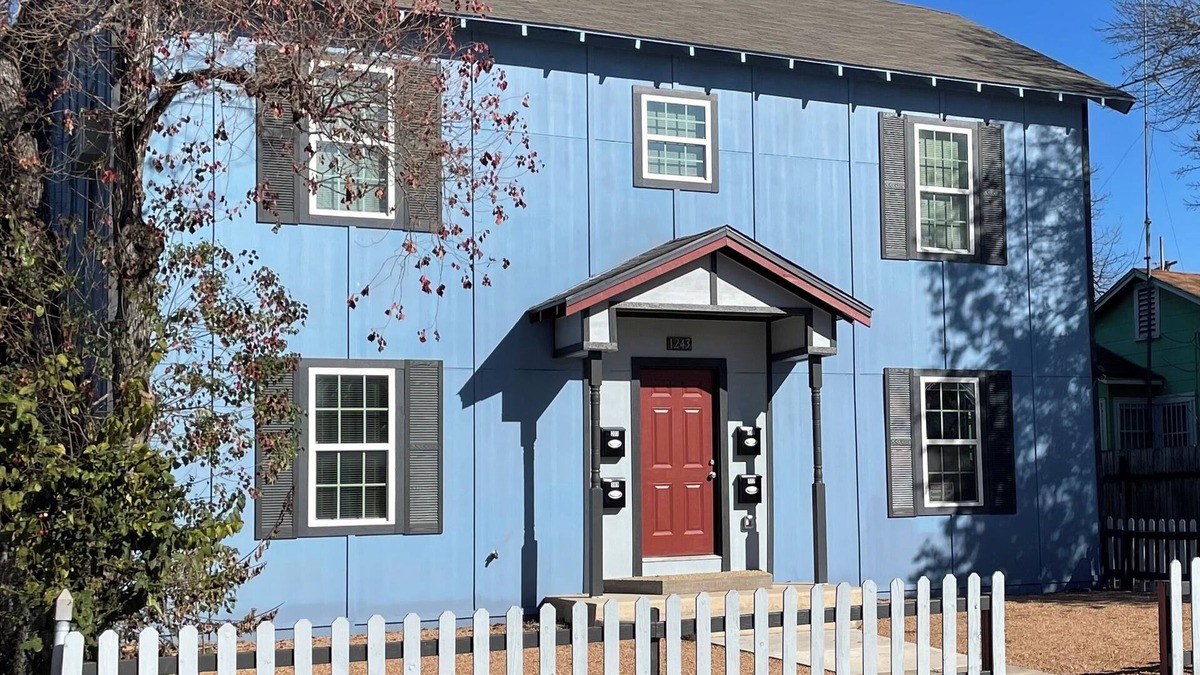 Highland Park Apartment | Downtown San Antonio/Highland Park, Cozy 1 bedroom, Wifi, AC, washer/dryer, 101