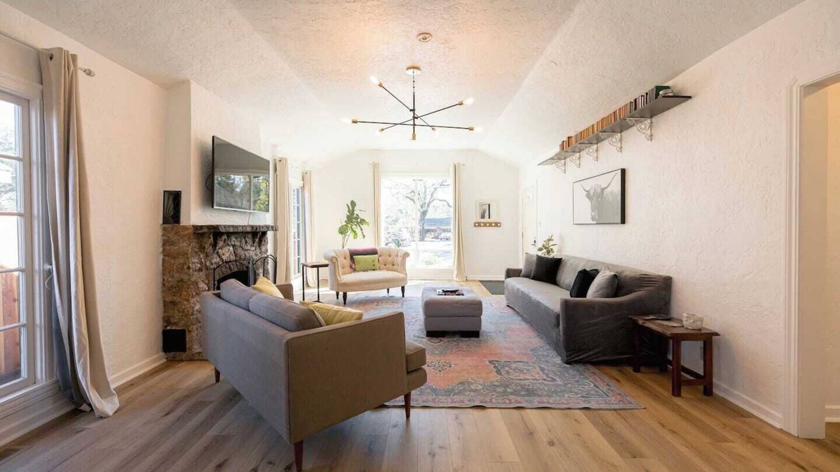Junior College Neighborhood Association House | Downtown Santa Rosa Walk to Russian River Brewing