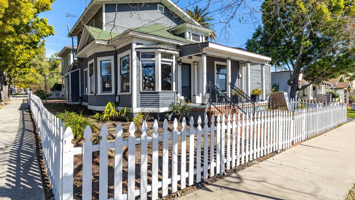 San Luis Obispo House | Downtown SLO Eclectic Victorian-Sleeps 12