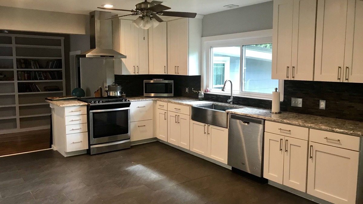 Woodland Drives House | Downtown, spacious, updated, pet friendly home!