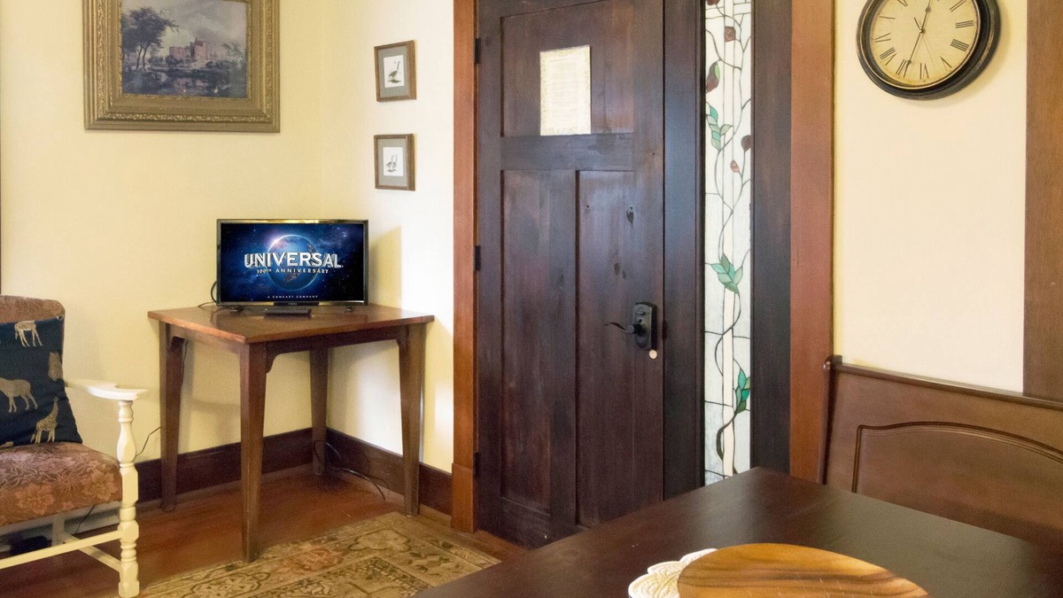 Friday Harbor Apartment | Downtown Suite! (Farmer's Suite)