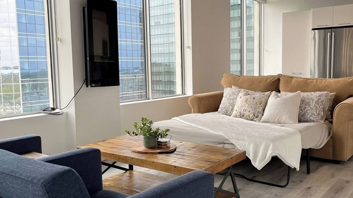North Central Edmonton Apartment | Downtown Suite - Stunning View Right in the centre of Edmonton