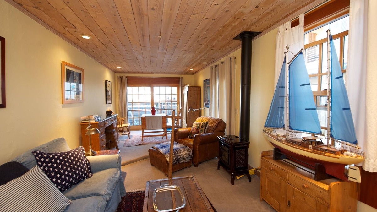 Belvedere Tiburon Apartment | Downtown Tiburon Bay Side