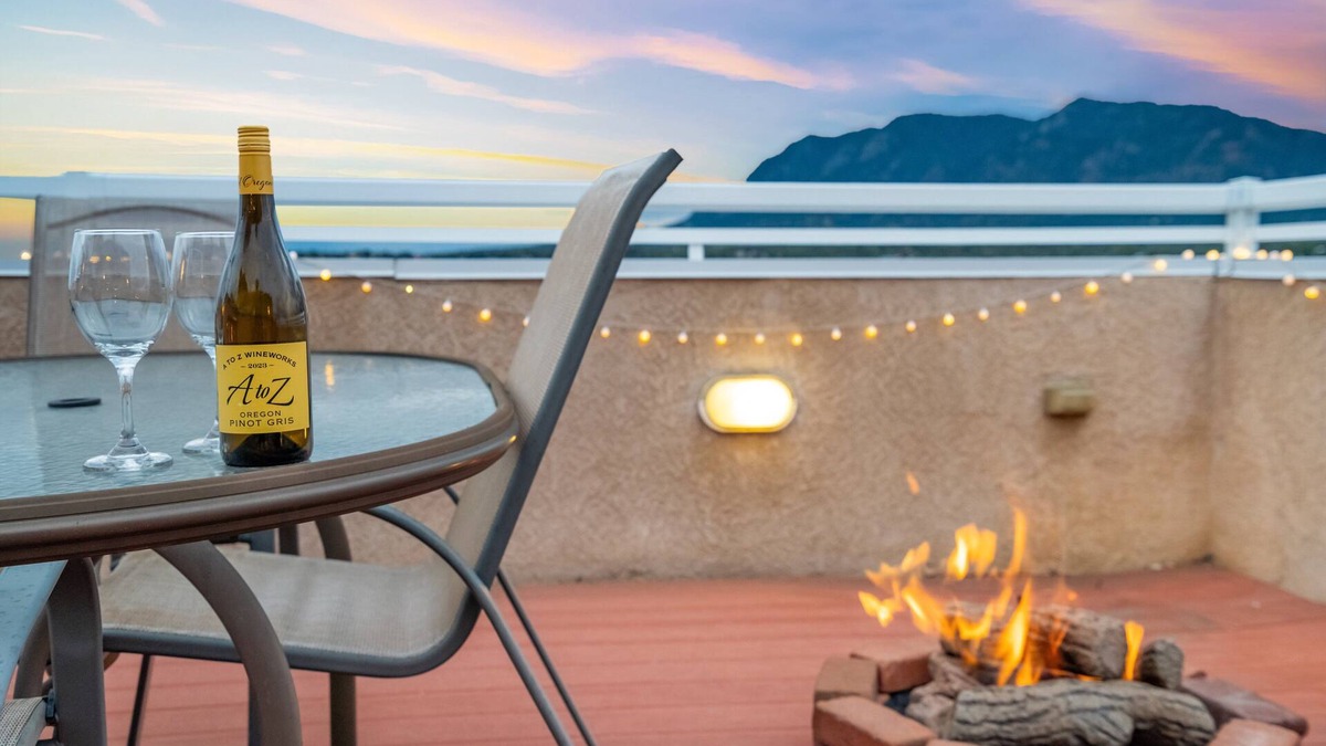 Central Colorado Springs House | Downtown Townhouse | Rooftop Patio | Pet Friendly