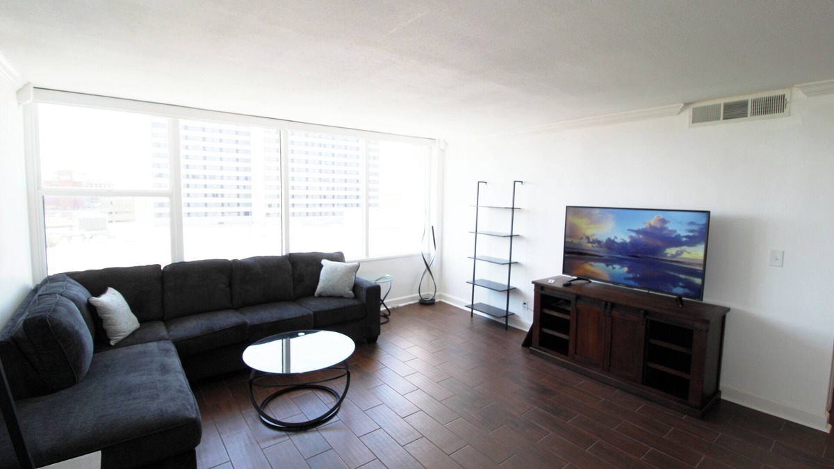 Downtown Tulsa Apartment | Downtown Tulsa 2 Bed Highrise Apartment, Covered Parking, Gym, Convenience Store