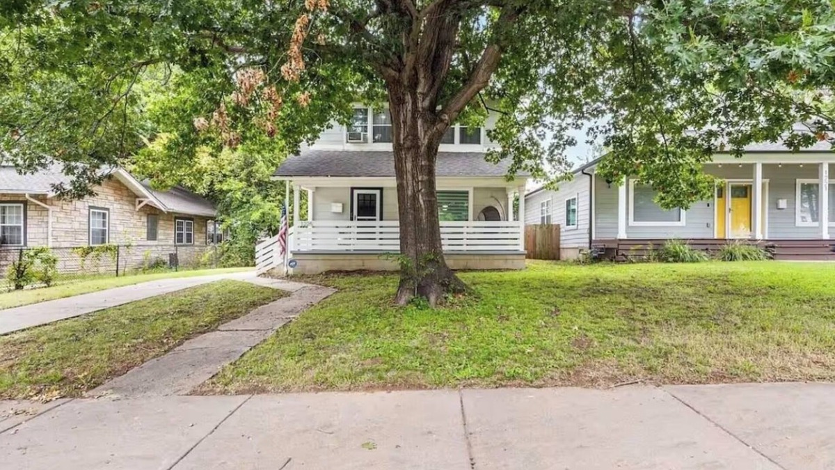 Tulsa House | Downtown Tulsa Home - The Blue Cheyenne. Large Backyard with Hot Tub!