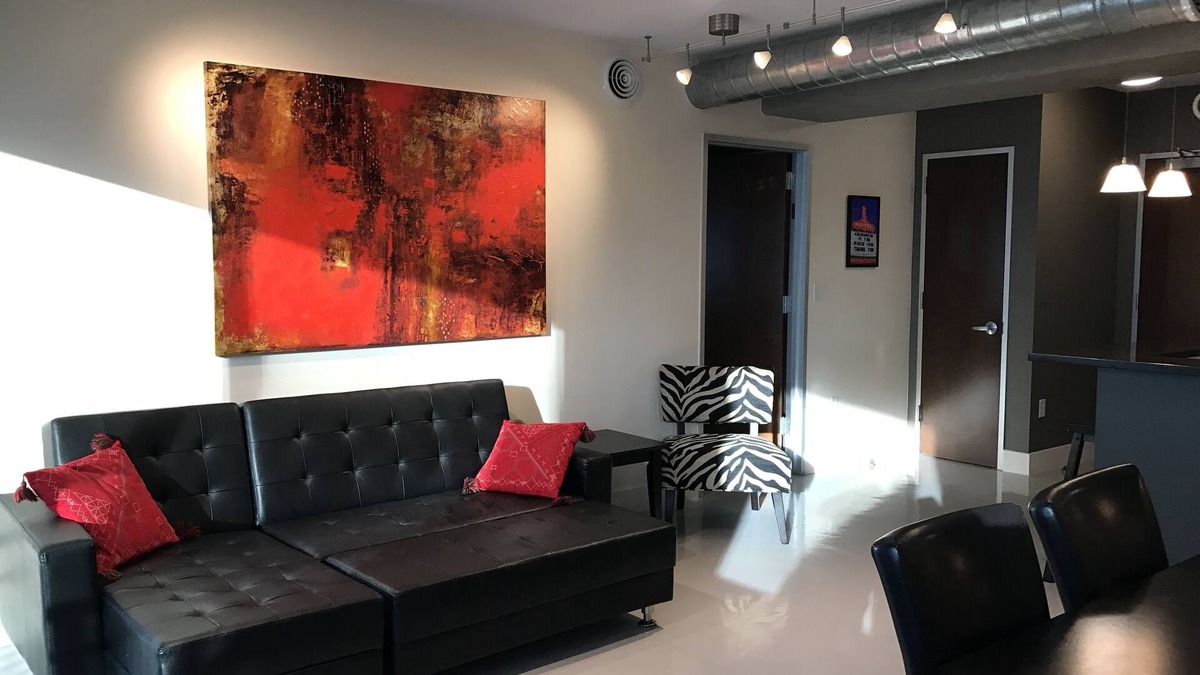 Financial District Condo | Downtown upscale condo in heart of CBD