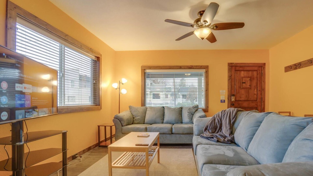 Hough House | DOWNTOWN Vancouver Bungalow. Near PDX & Downtown Portland. Vintage Charm!