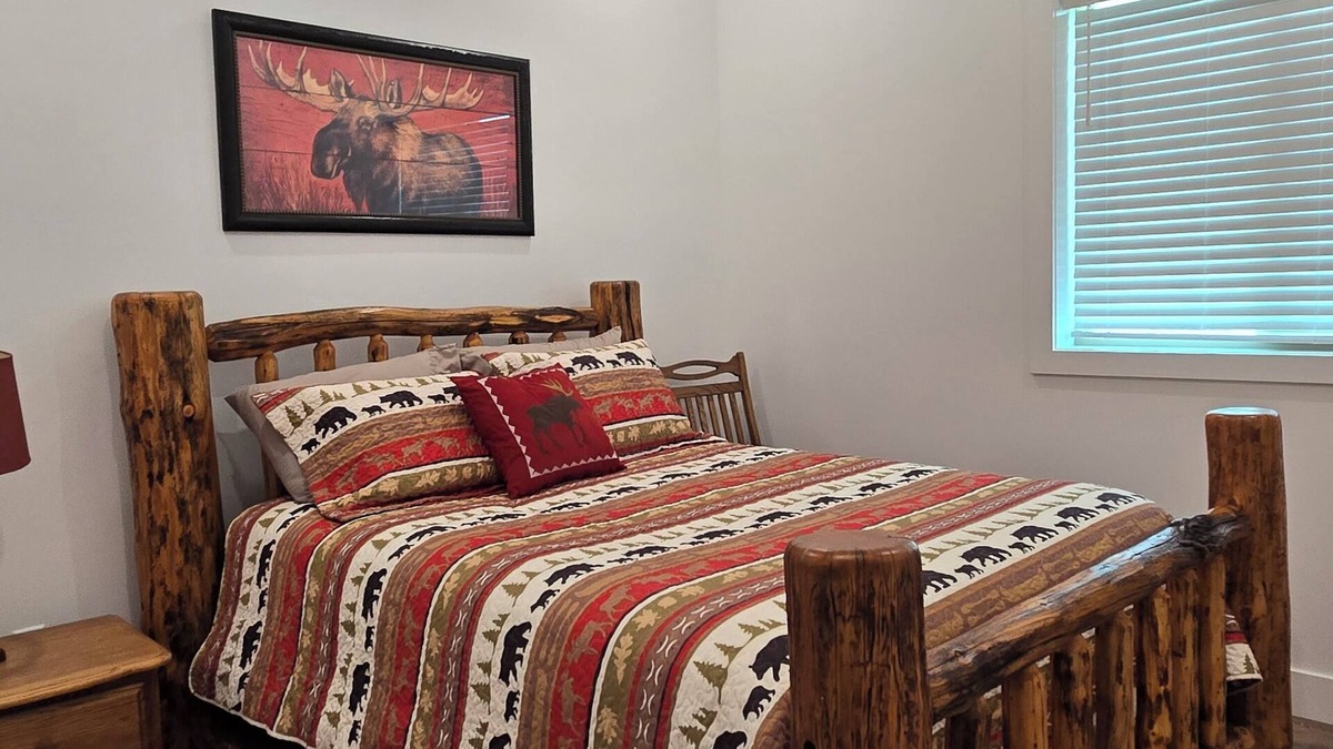 Victor House | Downtown Victor - Beautiful 1 Bedroom Suite