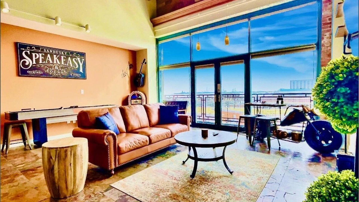Sandusky Condo | Downtown Waterfront Getaway Mario Room Breathtaking View Cedar Point Lake Erie!