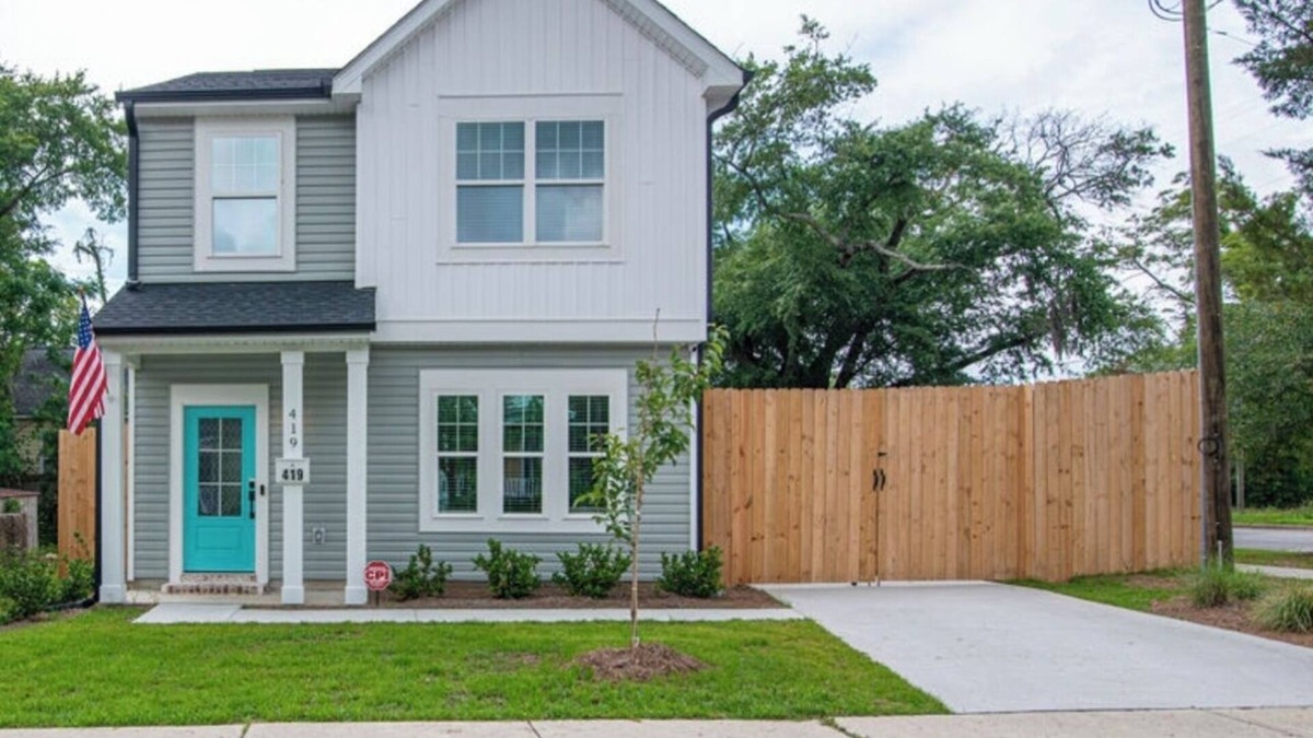 Wilmington House | Downtown Wilmington 3 Beds, 2.5 Bath, Pet Friendly, 4-5 Parking, Fast Wifi