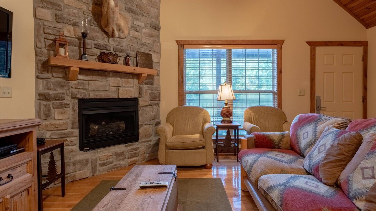 Branson West Cabin | Dragan's Den 2 Bedroom Cabin by RedAwning