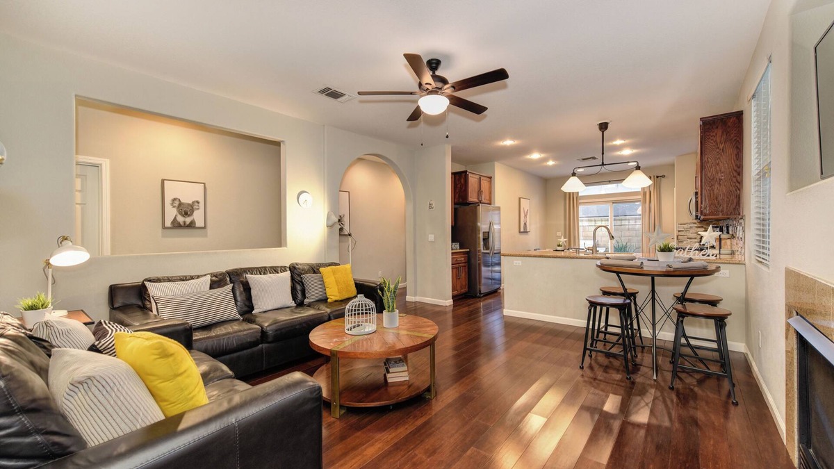 North Natomas House | Dragon House Garage Grill close to Airport Downtown Golden1 Arena Discovery Park
