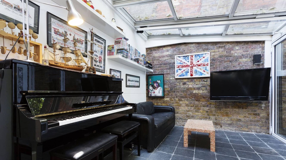Royal Borough of Kensington and Chelsea House | Drayson Mews House, by Veeve