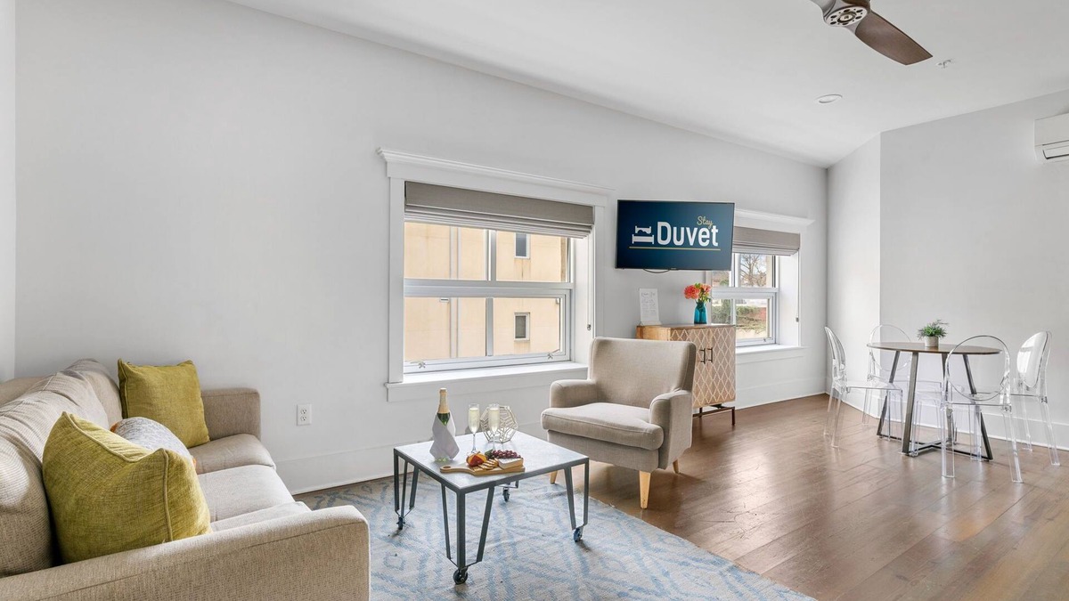 Downtown Charleston Apartment | Drayton Suite | In the Heart of King Street!